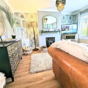  Holiday home Spacious Lovely 3 Bed House In Nottingham Contractors Or Family United Kingdom